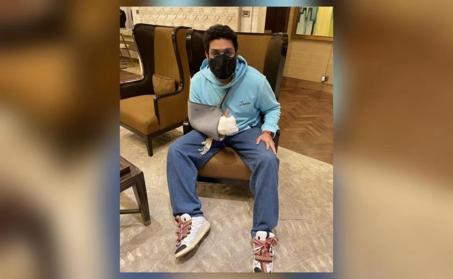 अभिषेक ने शेयर की तस्वीर, कहा- 'ऐक्सीडेंट हुआ था, हाथ ठीक कराने के लिए करानी पड़ी सर्जरी'
