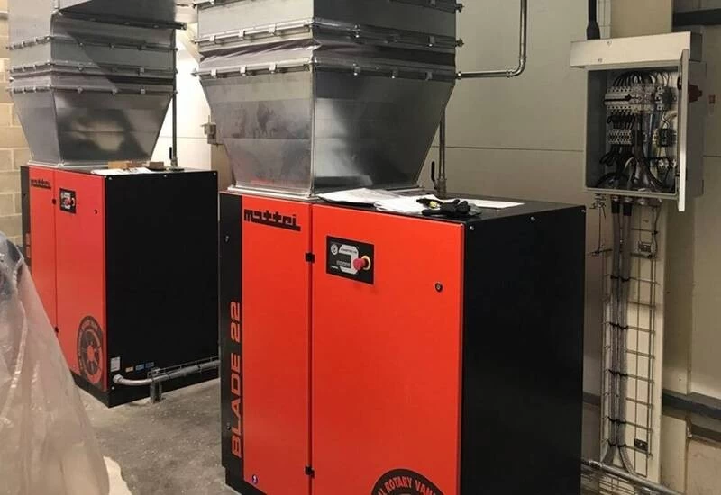 आटा चक्की में फंसा मजदूर, हुई मौत, मशीन को काटकर शव को बाहर निकाला