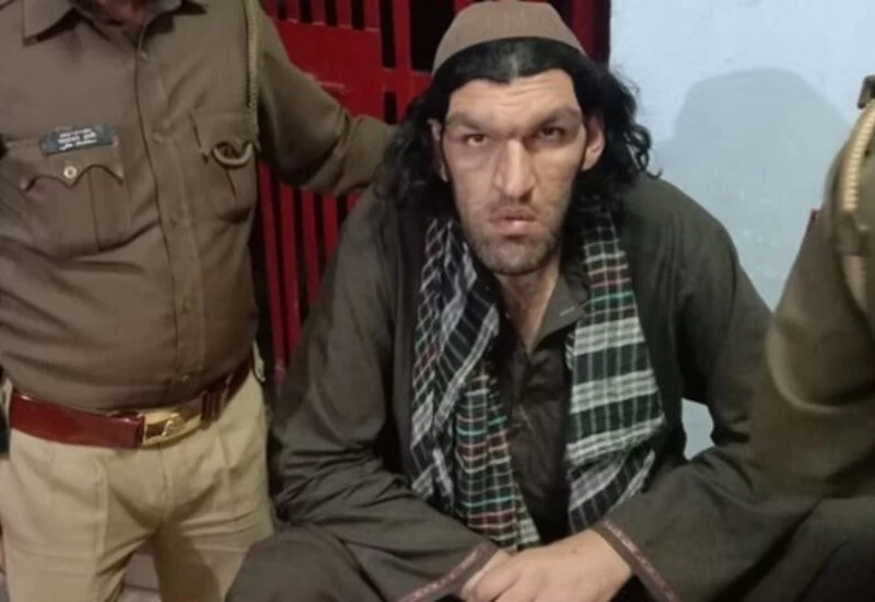 8ft 2in Afghanistan fan struggles to find hotel in Lucknow due to his height