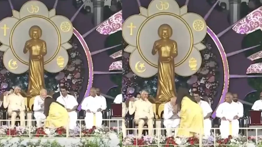PM मोदी के आगे झुकीं ऐश्वर्या राय, पैर छूकर लिया आशीर्वाद, वीडियो हुआ वायरल