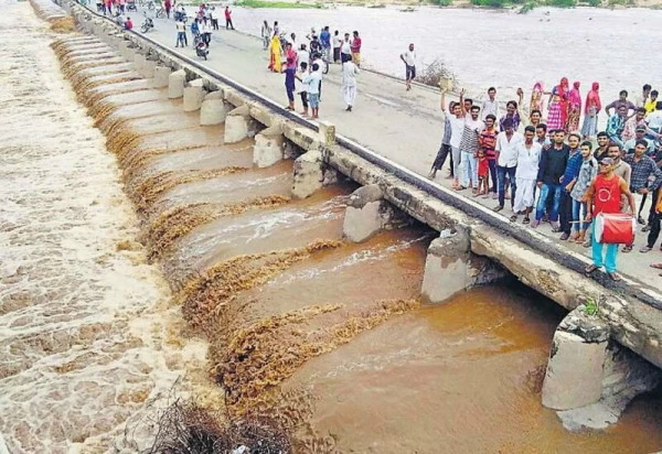 माउंट आबू में 10 इंच बारिश, 4.4 इंच बारिश से अजमेर में बाढ़ के हालात, कई जिलों में अलर्ट