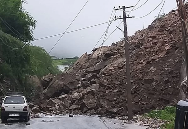 तेज बारिश से अजमेर में ढहा मकान, पुष्कर के डूब क्षेत्र में खाली कराए होटल