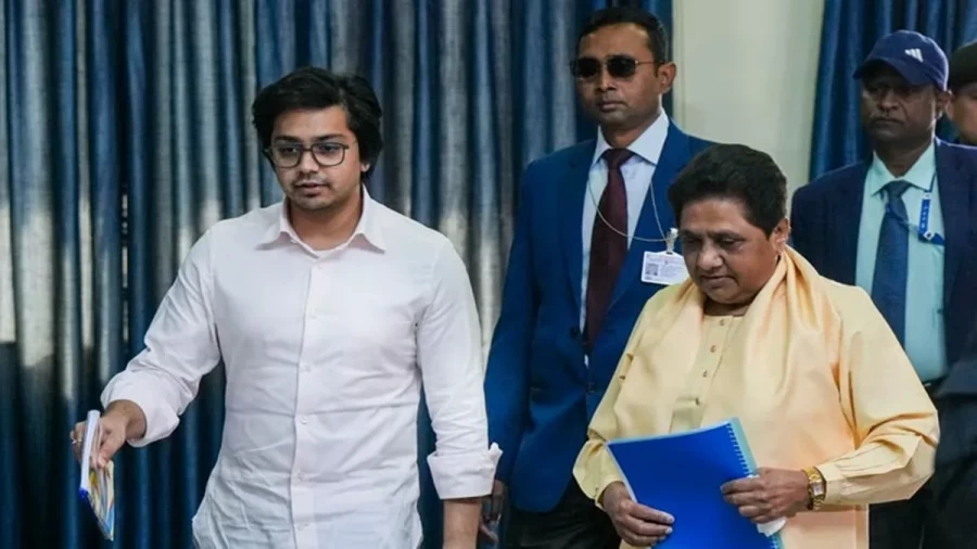 मायावती ने अपने भतीजे आकाश आनंद को माफ किया, उत्तराधिकारी पर भी खत्म किया सस्पेंस