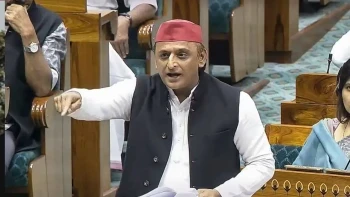 लोकसभा में अखिलेश यादव का गुस्सा फूटा बोले क्या कांग्रेस और बीजेपी में समझौता हो गया