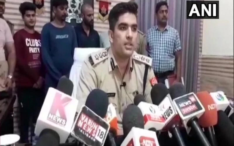 5 held for duping people through 49 fake websites in Aligarh