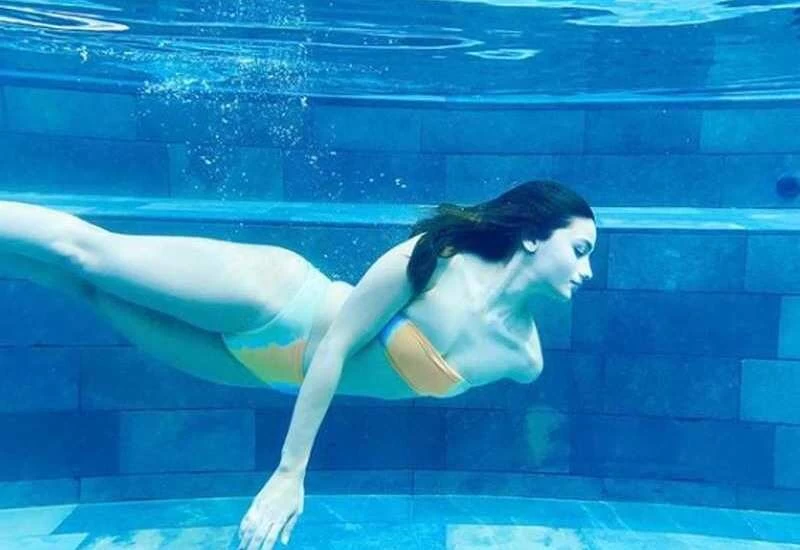 Alia Bhatt share her bikini photo and Reliving The Best Day Ever - See PHOTOS