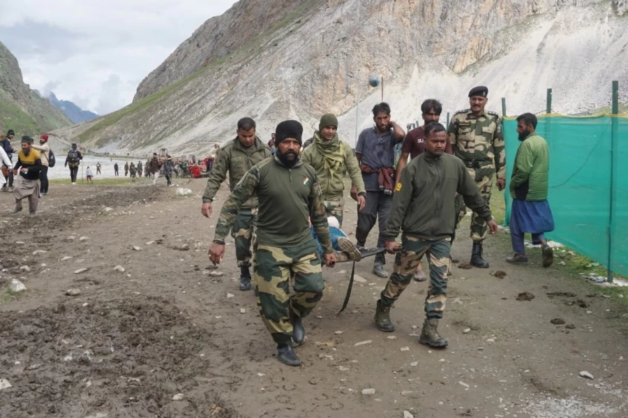 Security forces personnel became angels after the accident in Amarnath Yatra, saved hundreds of passengers