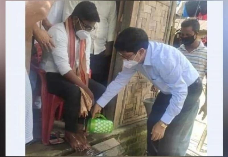 Assam Deputy Speaker washes plasma donor's feet to honour him