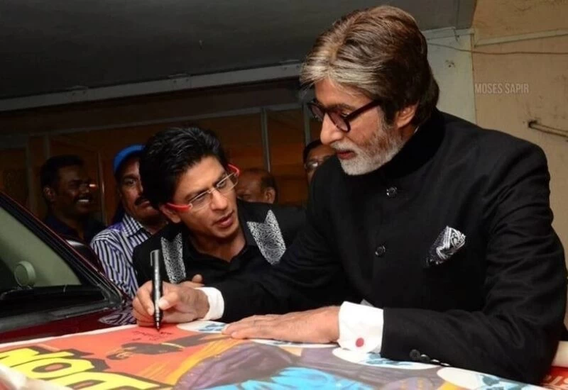 Netizens troll farhan akhter, when amitabh bachchan post film don pic with shahrukh khan on instagram