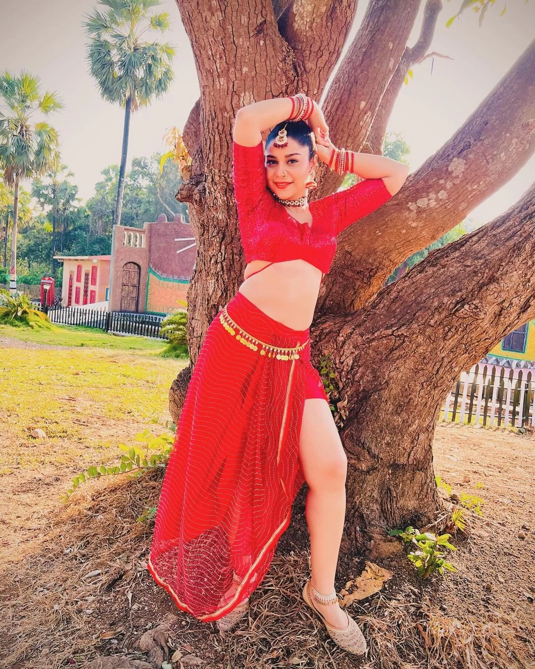 विवादों में घिरीं अनारा गुप्ता ( Anara Gupta )