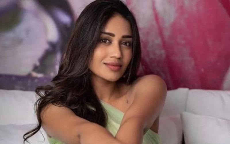 Actress Nivetha Pethuraj complaint against restaurant after finding cockroaches in her meal
