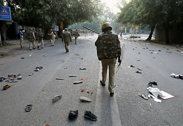 AMU students Protest: 60 injured in lathicharge; Section 144 Imposed in 6 districts of Uttar Pradesh