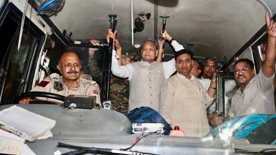 जयपुर में नीट पेपर लीक के खिलाफ प्रदर्शन, अशोक गहलोत और डोटासरा हिरासत में