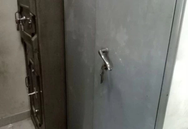 पेट्रोल पंप के केश रूम की तिजोरी से 14 लाख की चोरी, सीसीटीवी के समान में लगाई आग 