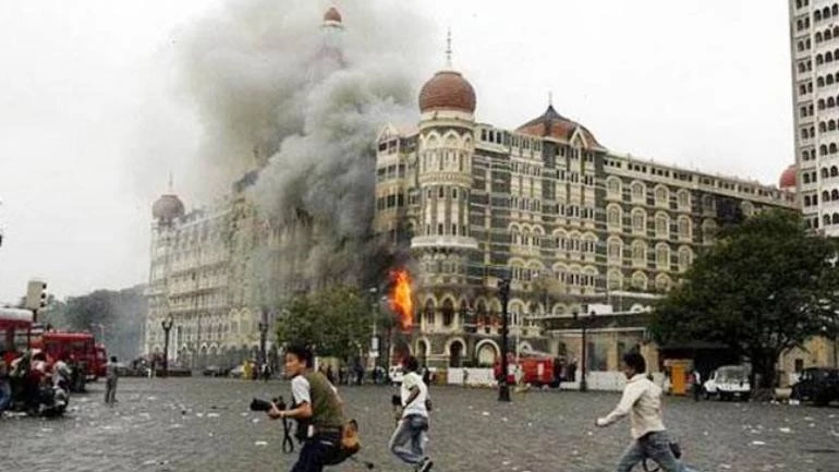 Today's 11th anniversary of 26/11 mumbai attack , CM Fadnavis pays tribute to martyrs