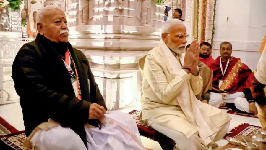 Modi and Bhagwat worshipped at Ram Darbar for the first time, carrying a robe and a fan for Ram Lalla
