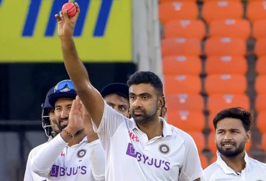 भारत की टी20 विश्व कप टीम में आर अश्विन शामिल हैं