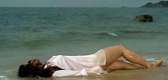 समंदर किनारे सिर्फ शर्ट में नजर आईं थी जूही, एक्ट्रेस ने सुनाया किस्सा