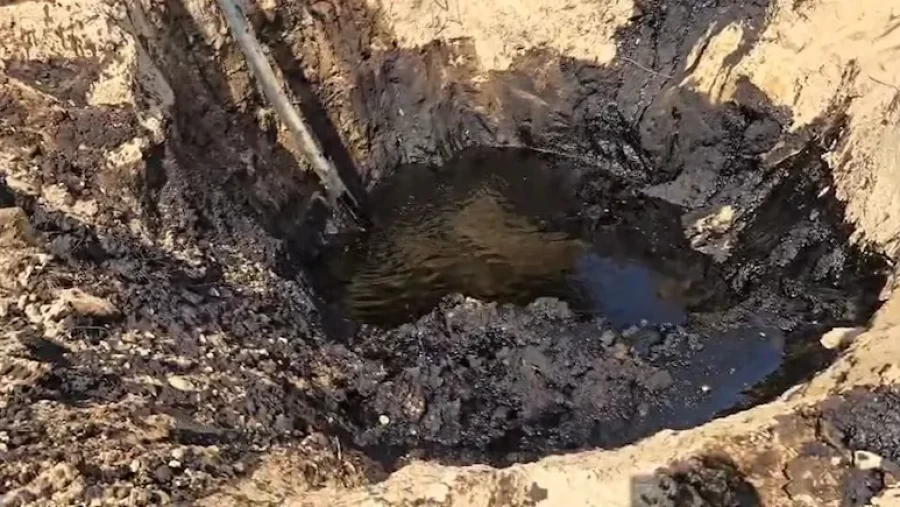 बाड़मेर में क्रूड ऑयल रिसाव: खेत से निकाला गया 50 टैंकर तेल