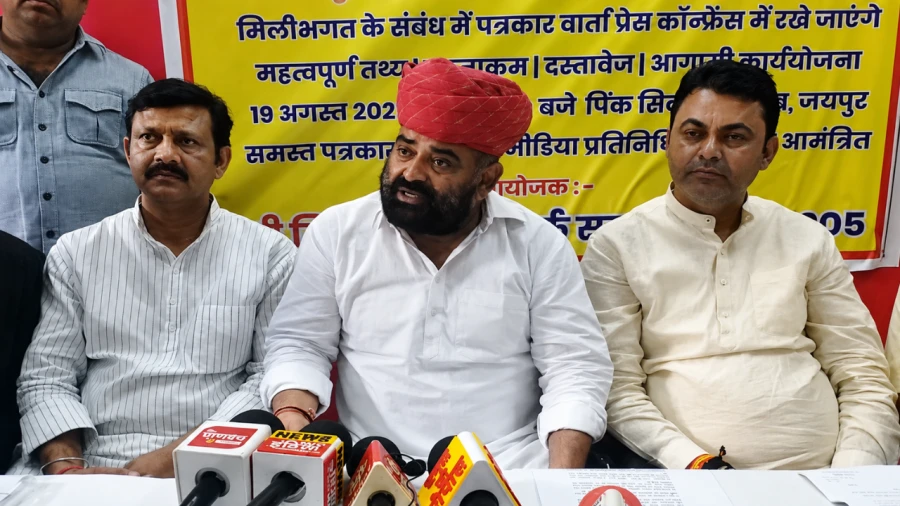 जयपुर भूमि विवाद: पूर्व महापौर के पति राजाराम गुर्जर पर रातों-रात सड़क बनाने का आरोप