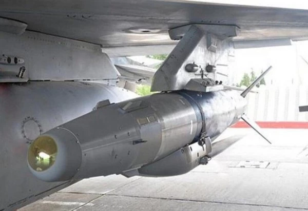 जिस बम ने बालाकोट में मचाई तबाही, वायुसेना को मिला उसका एडवांस वर्जन, जानिए खूबियां