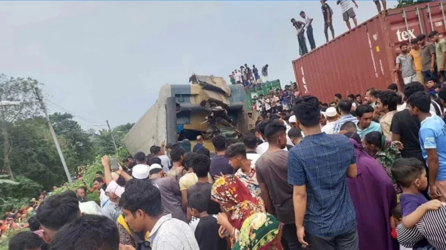 Horrific train accident in Kishoreganj, Bangladesh, 15 people died, more than 100 injured