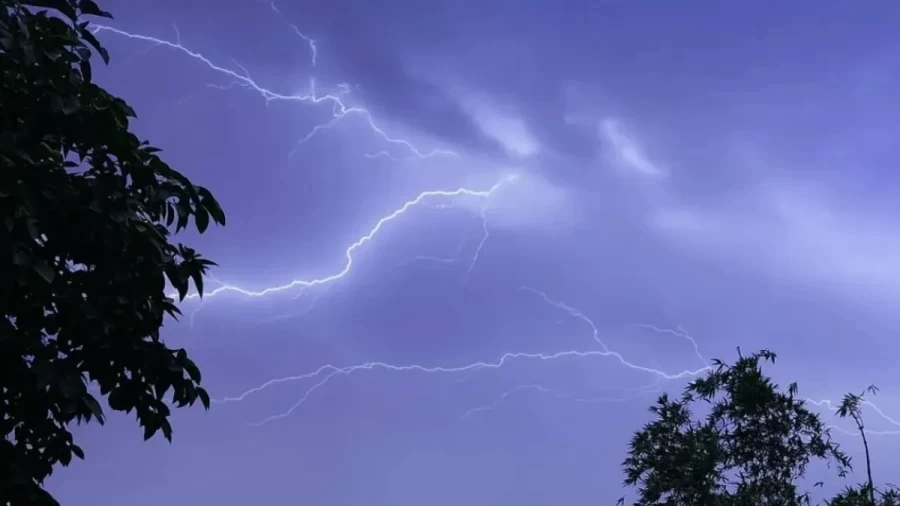 बिहार में आसमान से बिजली गिरने से 9 की मौत, सीएम की और से मुआवजे का ऐलान