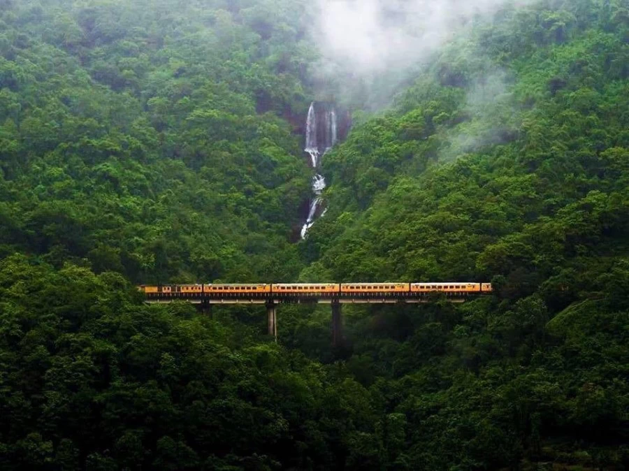 पर्यटन को बढ़ावा देने के लिए रेलवे द्वारा शुरू की गई 'भारत गौरव ट्रेन' सेवा क्या है?