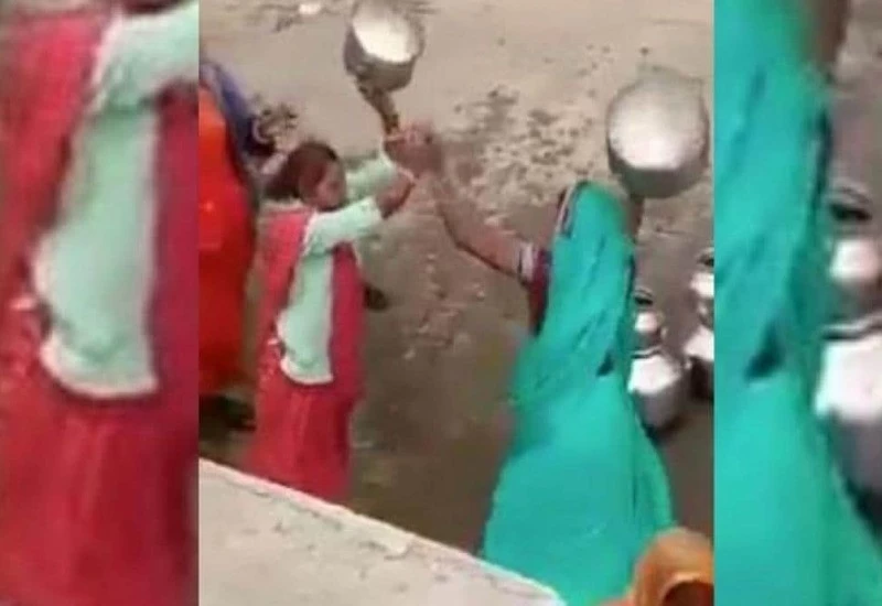पानी की लड़ाई, दो महिलाओं ने एक-दूसरे को बर्तन से पीटा, वीडियो वायरल