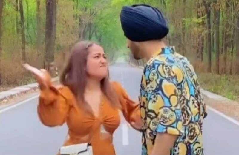 Neha Kakkar Slaps Husband Rohanpreet Video Goes Viral