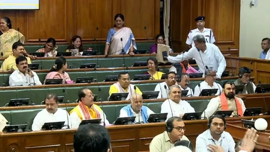 Bihar Assembly: BJP and Mahagathbandhan MLAs Clash in Well, Session Adjourned