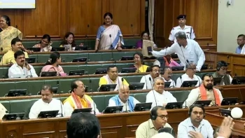 बिहार विधानसभा में हंगामा: भाजपा और महागठबंधन विधायकों के बीच धक्का-मुक्की, कार्यवाही स्थगित