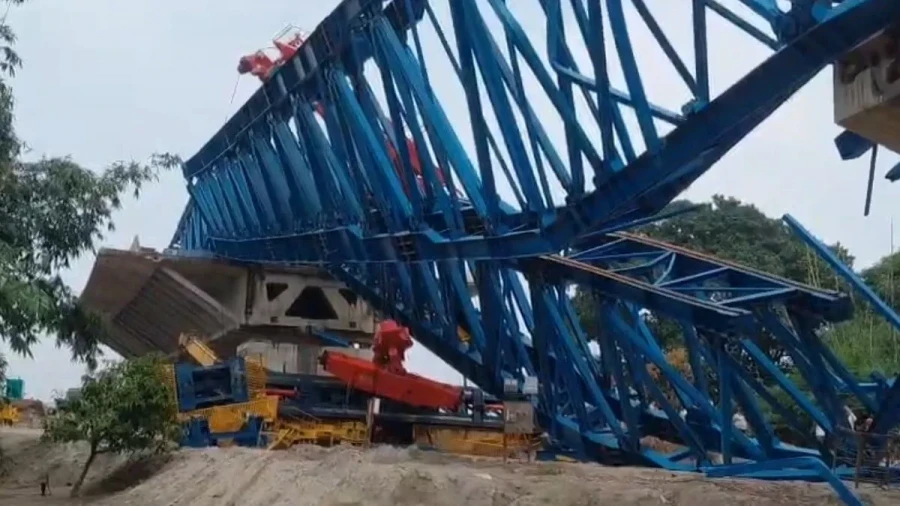 Bihar Bridge Launcher Collapse: 8 Workers Injured In Lalganj Construction Accident