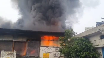 Patna Fire: Massive Blaze Engulfs Oil Warehouse in Didarganj, 24 Fire Engines Deployed