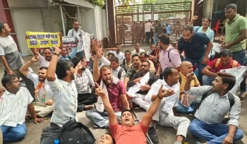 लखनऊ: बीजेपी दफ्तर में घुसे 68,500 शिक्षक भर्ती अभ्यर्थी, आरक्षण घोटाले का आरोप