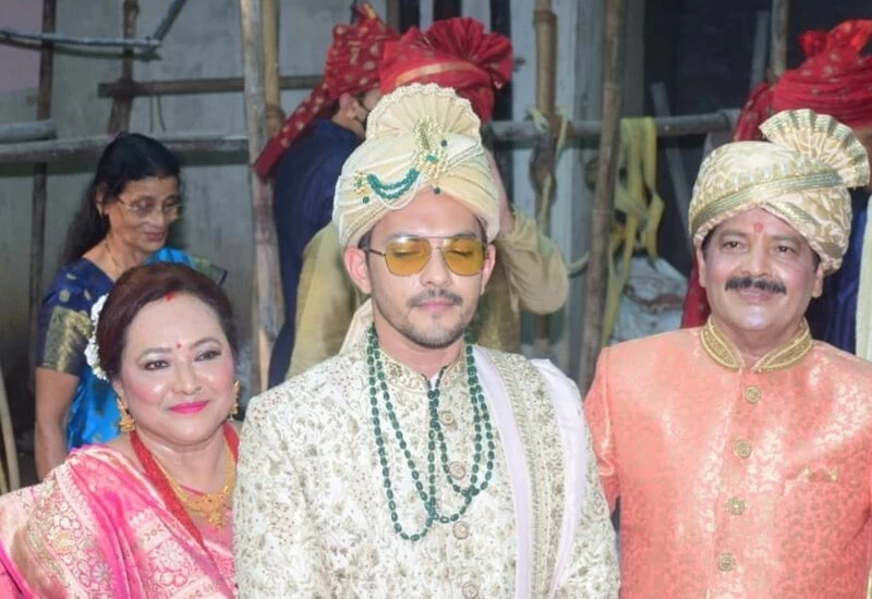 गाजे-बाजे के साथ आदित्य नारायण की बारात दुल्हन के घर जाने के लिए तैयार