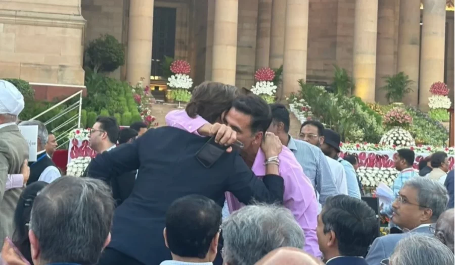 What did Shahrukh-Akshay do at Modi's swearing in ceremony? Stars' charisma seen in viral picture