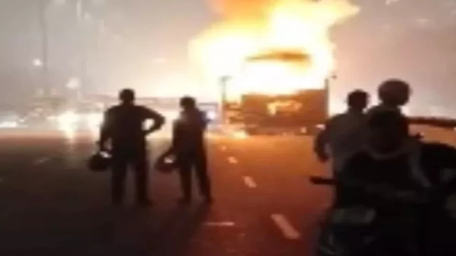 जयपुर से दिल्ली आ रही बस धू-धू कर जली- दो यात्रियों की झुलसकर मौत, कई घायल