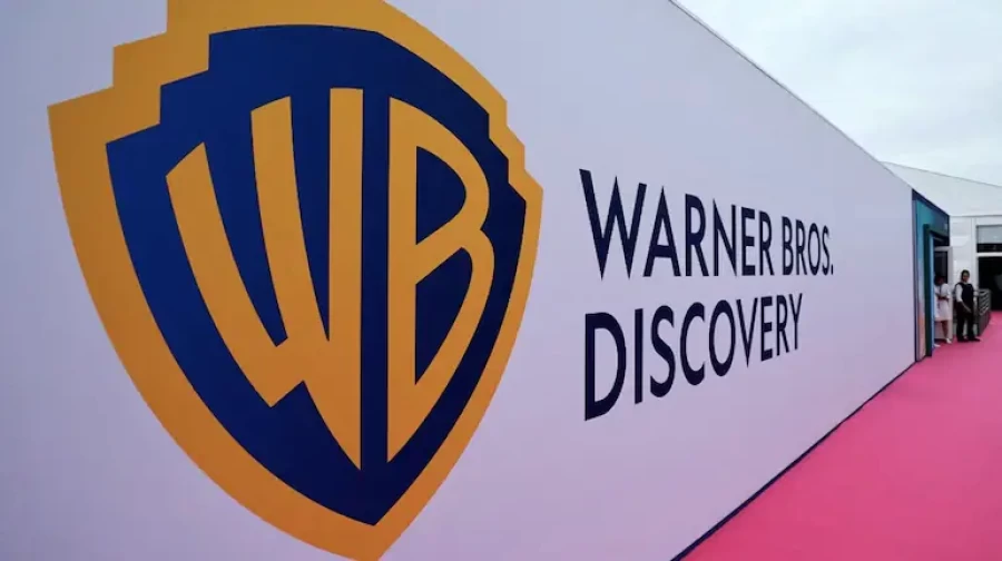 Warner Bros. Poised to Reject Paramount's Takeover Bid, Favors Netflix Deal