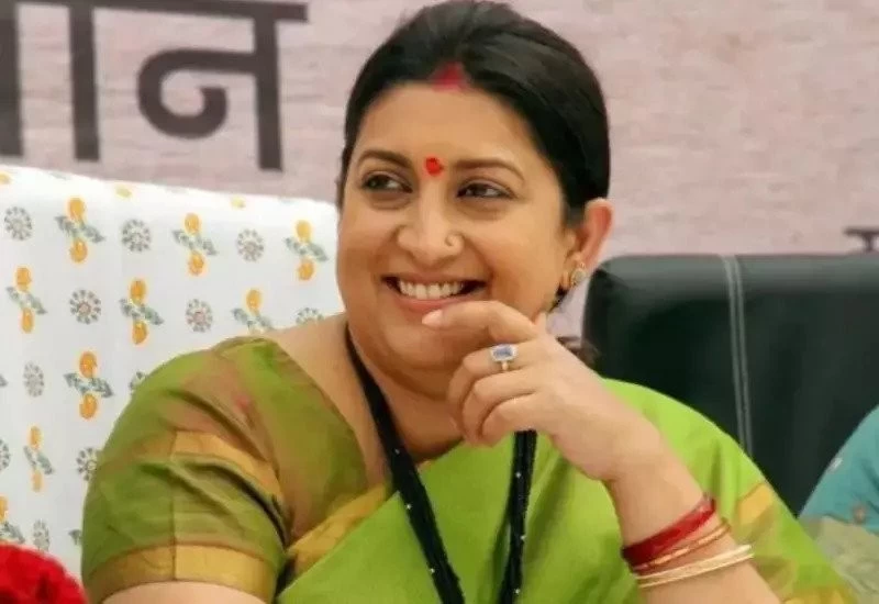 स्मृति ईरानी कोरोना पॉजिटिव, ट्वीट के जरिए दी जानकारी