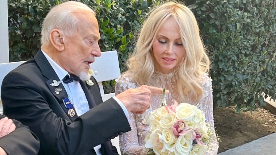 Moonwalker Buzz Aldrin Gets Married On His 93rd Birthday Tweets Excited As Eloping Teenagers