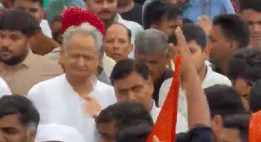 जयपुर में कांग्रेस का उग्र प्रदर्शन: डोटासरा से धक्का-मुक्की और वाटर कैनन का इस्तेमाल