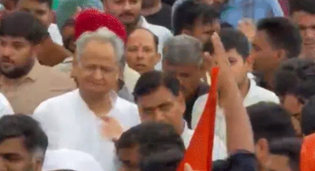 जयपुर में कांग्रेस का उग्र प्रदर्शन: डोटासरा से धक्का-मुक्की और वाटर कैनन का इस्तेमाल