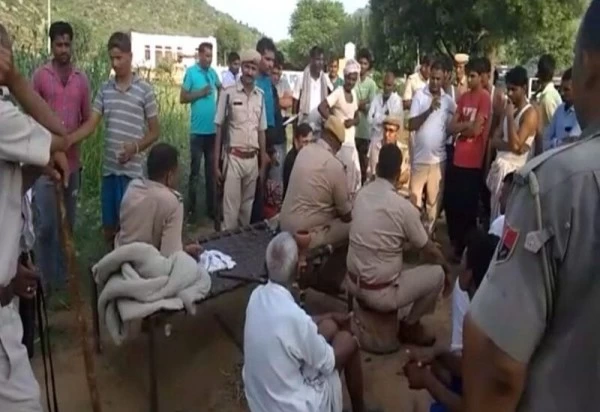 नाकाबंदी तोड़कर भाग रहे यूपी के बदमाशों व पुलिस के बीच फायरिंग, ग्रामीणों की मदद से तीन बदमाशों पकड़ा