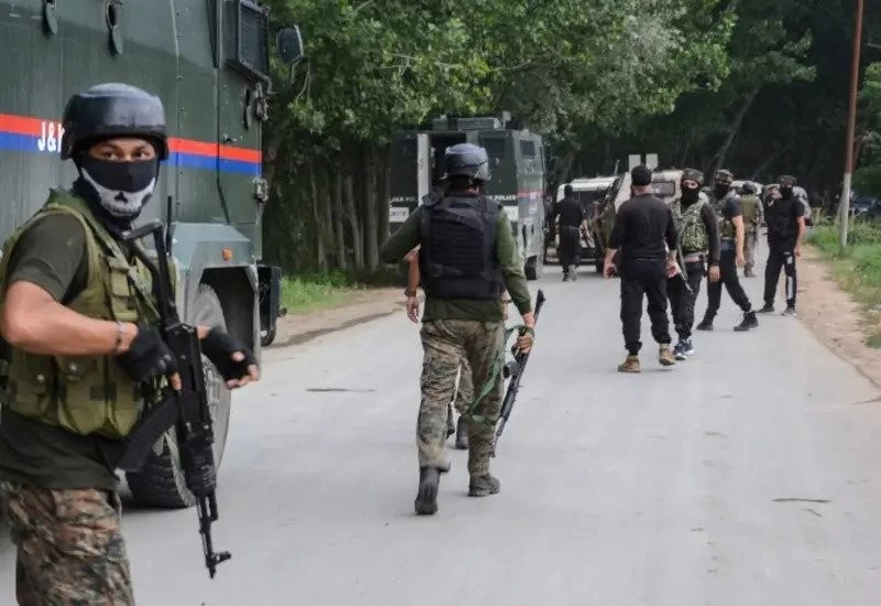 Encounter Started At Munjh Marg Area Of Shopian District 2-3 Militants Trapped