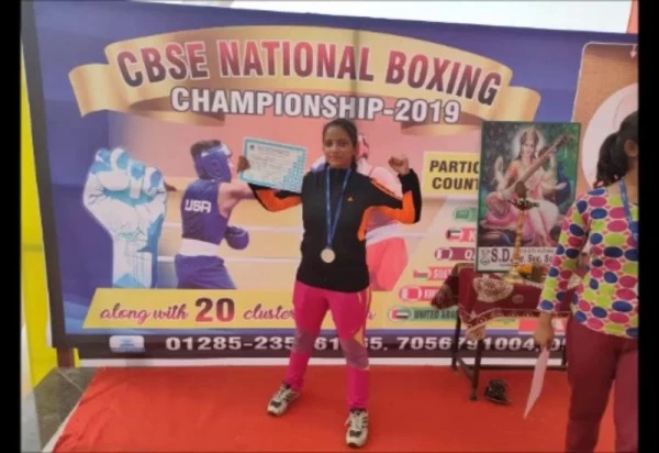 सुल्तान की अनुष्का शर्मा से कम नहीं अजमेर की 'अलाईशा खान', मुक्केबाजी में  सिल्वर मेडल प्राप्त कर रचा इतिहास