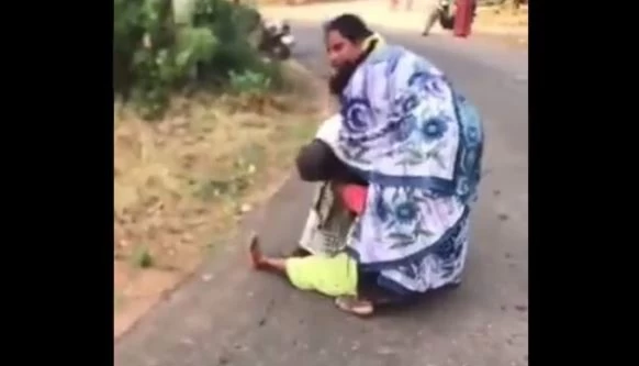 जब बेटा बना हैवान तो पालतू बेजुबान ने बचाई जान, Video में देखें किस तरह कुत्ते ने निभाई वफादारी