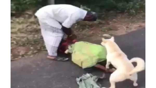 जब बेटा बना हैवान तो पालतू बेजुबान ने बचाई जान, Video में देखें किस तरह कुत्ते ने निभाई वफादारी