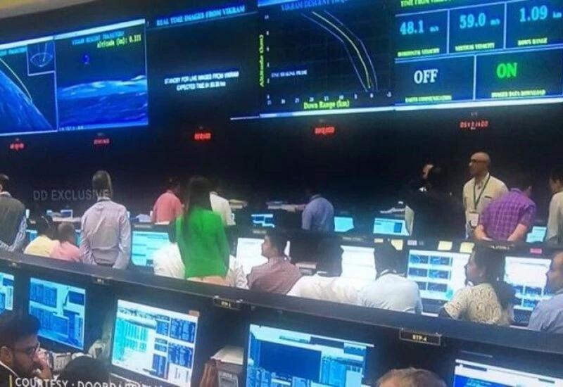 विक्रम लैंडर की लोकेशन पता चली पर गुजरते वक्त के साथ बढ़ती जा रहीं धड़कनें