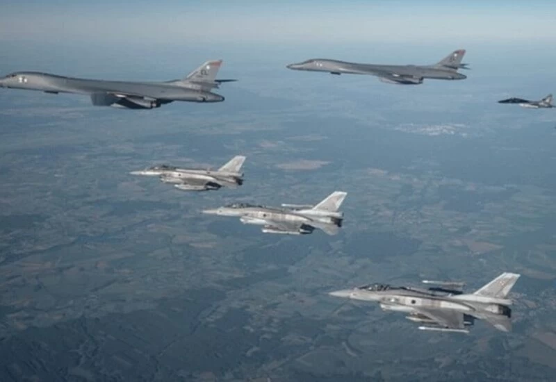 बमवर्षक जहाज करीब से देख रहे, बीजिंग में बजेगी खतरे की घंटी